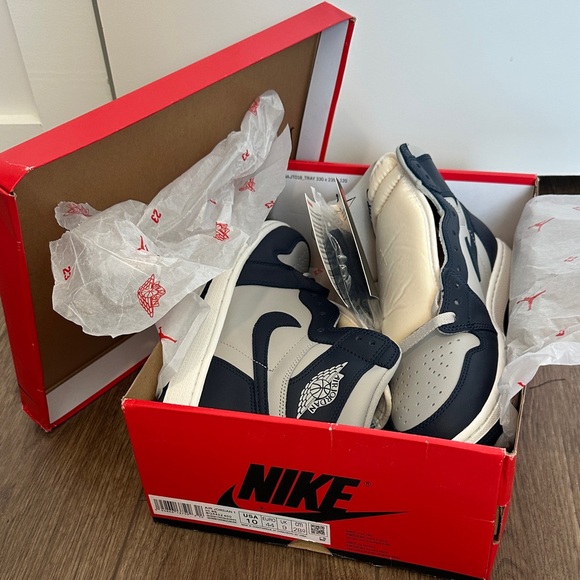 Nike Kids Sneakers - Navy and Cream